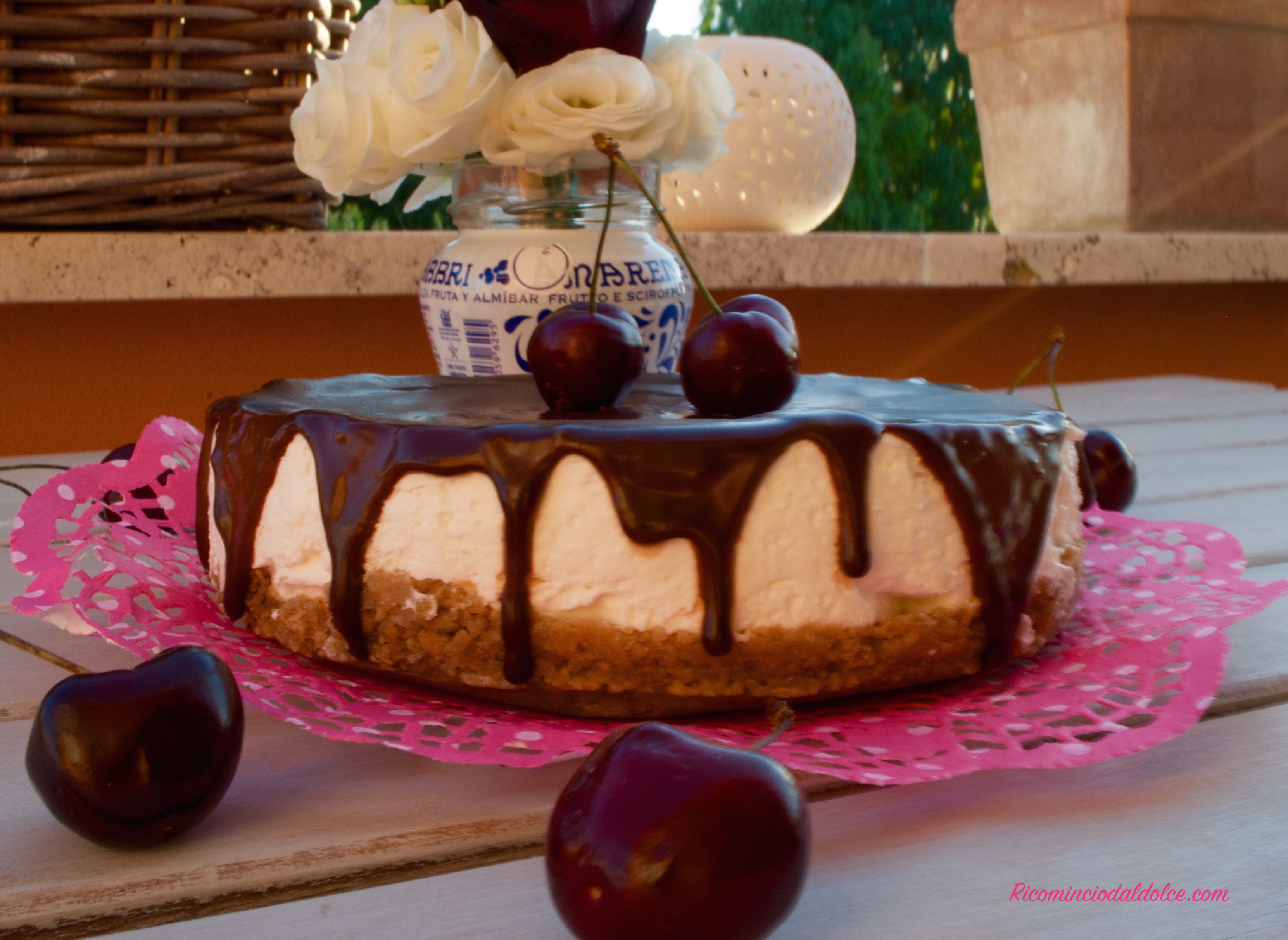 Torta di pan di spagna e fragole – Caramello Salato, image size:3322x2423